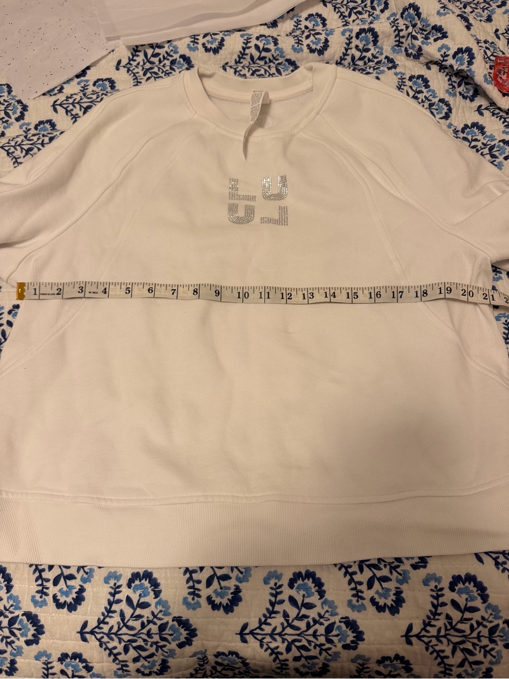 Lululemon sequined logo sweatshirt - Picture 4 of 5